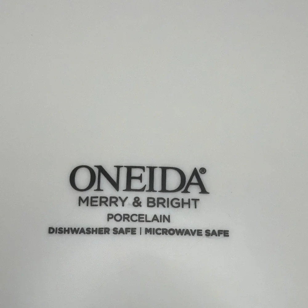 Oneida Merry And Bright Holiday Winter Dinner Plate Set of 3 NEW